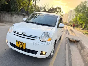 Toyota Sienta 2008 White