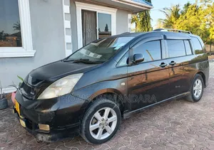 Toyota ISIS 2005 Gray