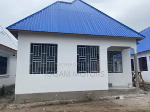 11bdrm House in Mkombozi, Msongola for sale