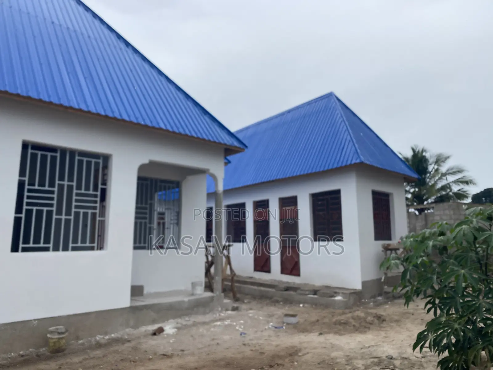 11bdrm House in Mkombozi, Msongola for sale