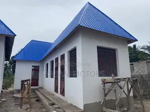 11bdrm House in Mkombozi, Msongola for sale