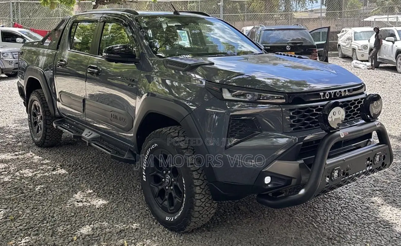 New Toyota Hilux 2026 Gray