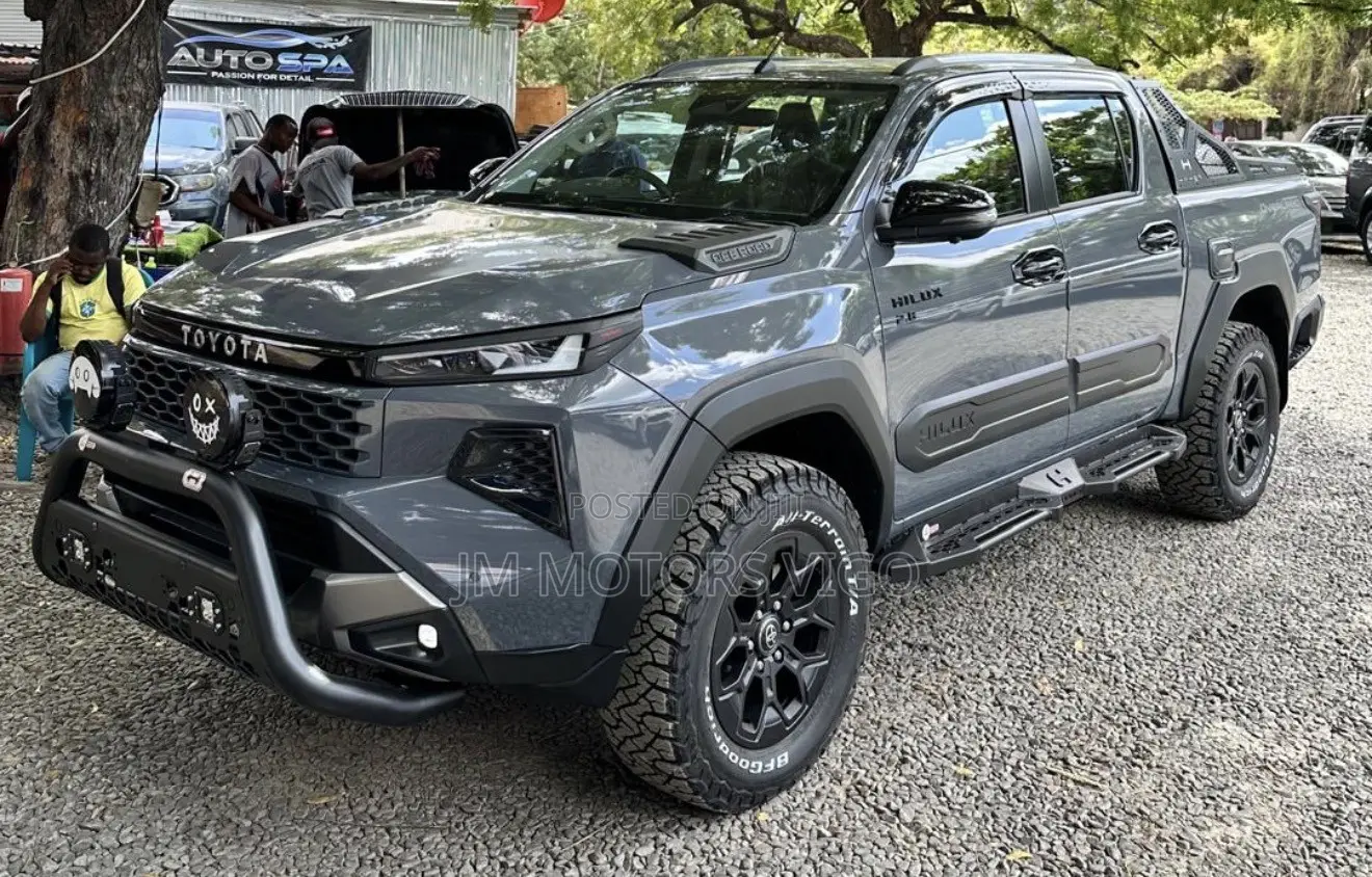 New Toyota Hilux 2026 Gray