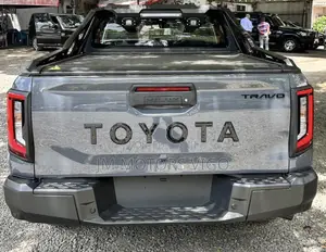 New Toyota Hilux 2026 Gray