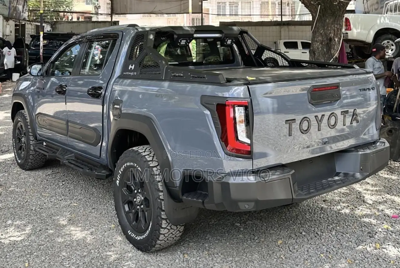 New Toyota Hilux 2026 Gray