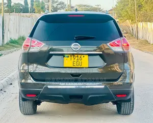 Nissan X-Trail 2.0 Petrol FWD 2013 Gray