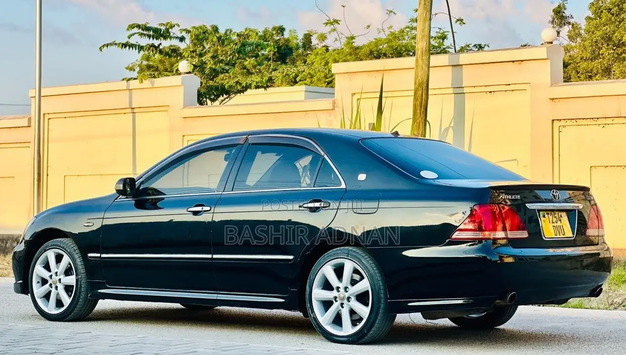 Toyota Crown 2006 Matt Black