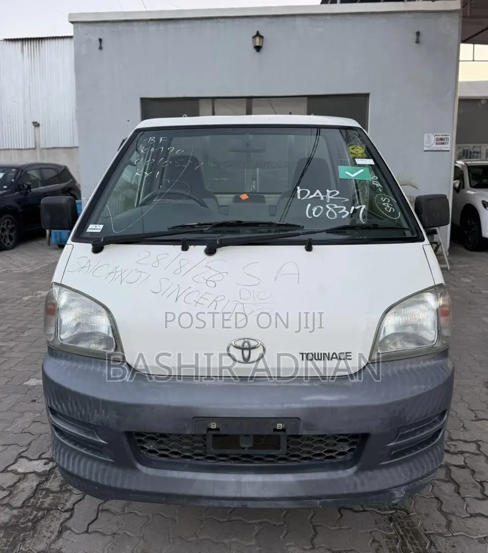 Toyota Townace Truck Chasis(mpya) Injection With 15,732km(original).