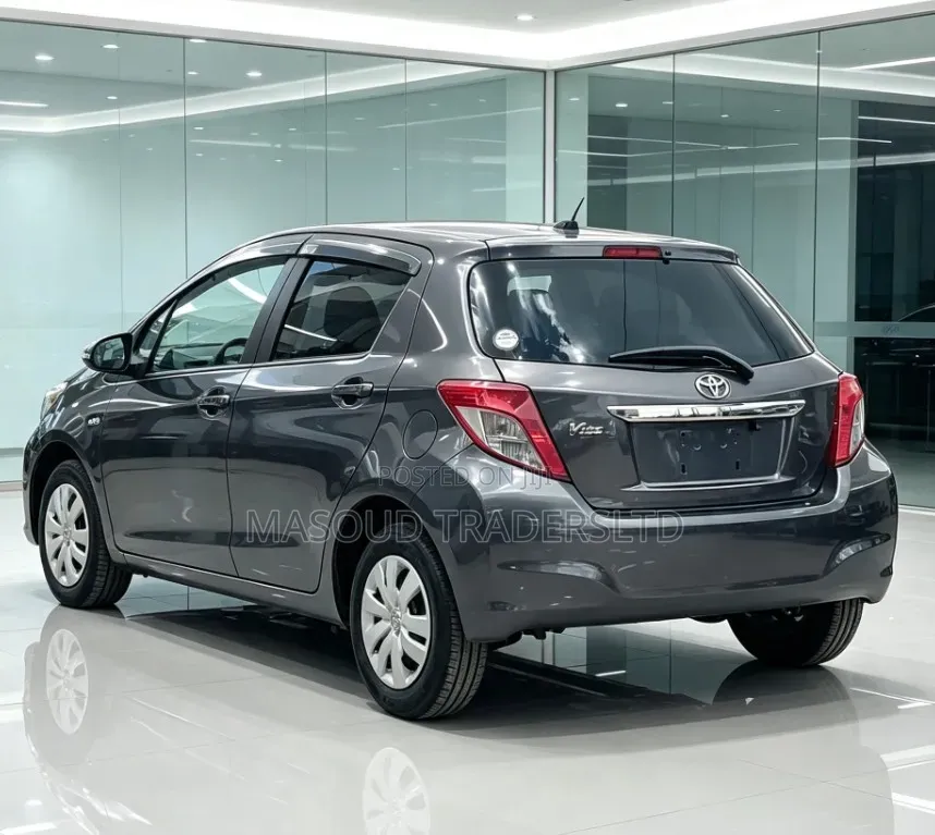 Toyota Vitz 2011 Gray