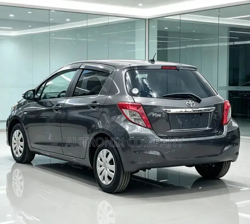 Toyota Vitz 2011 Gray
