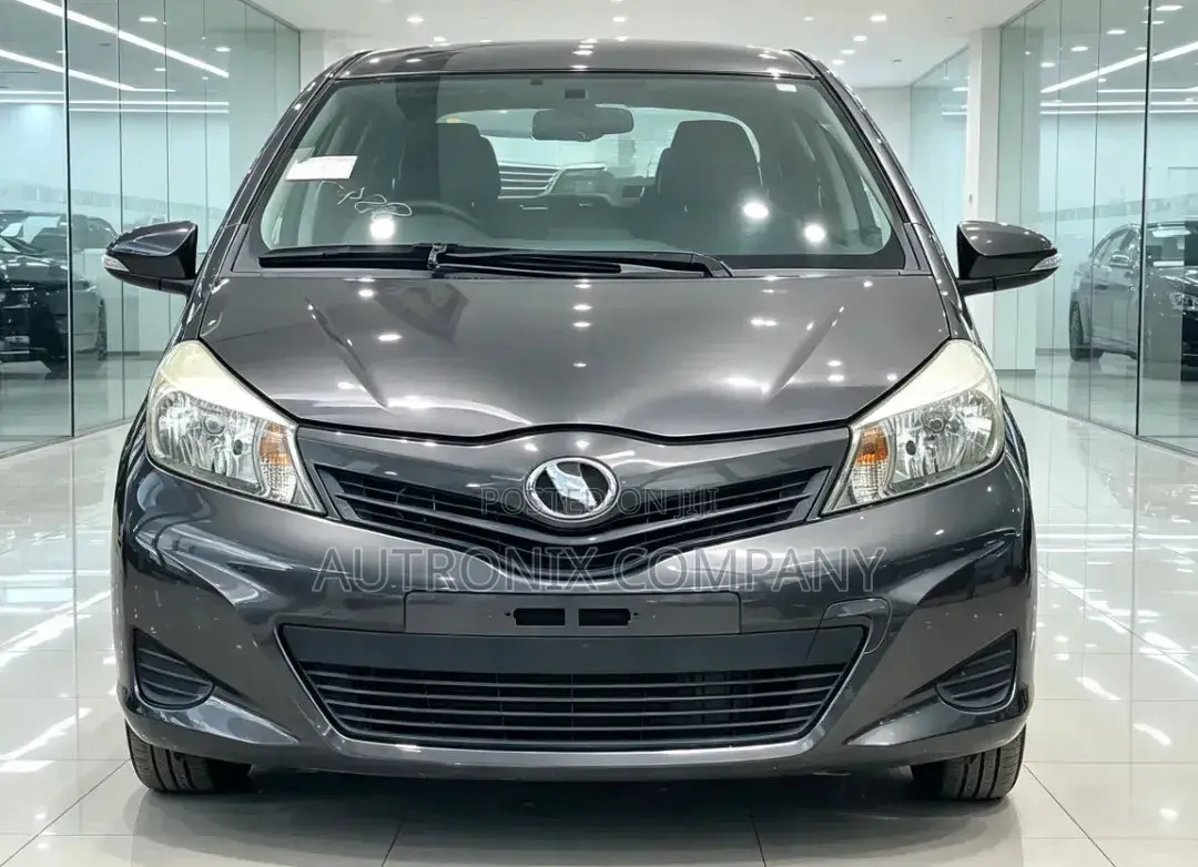 Toyota Vitz 2011 Gray