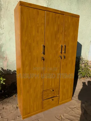 Kabati Milango Mitatu