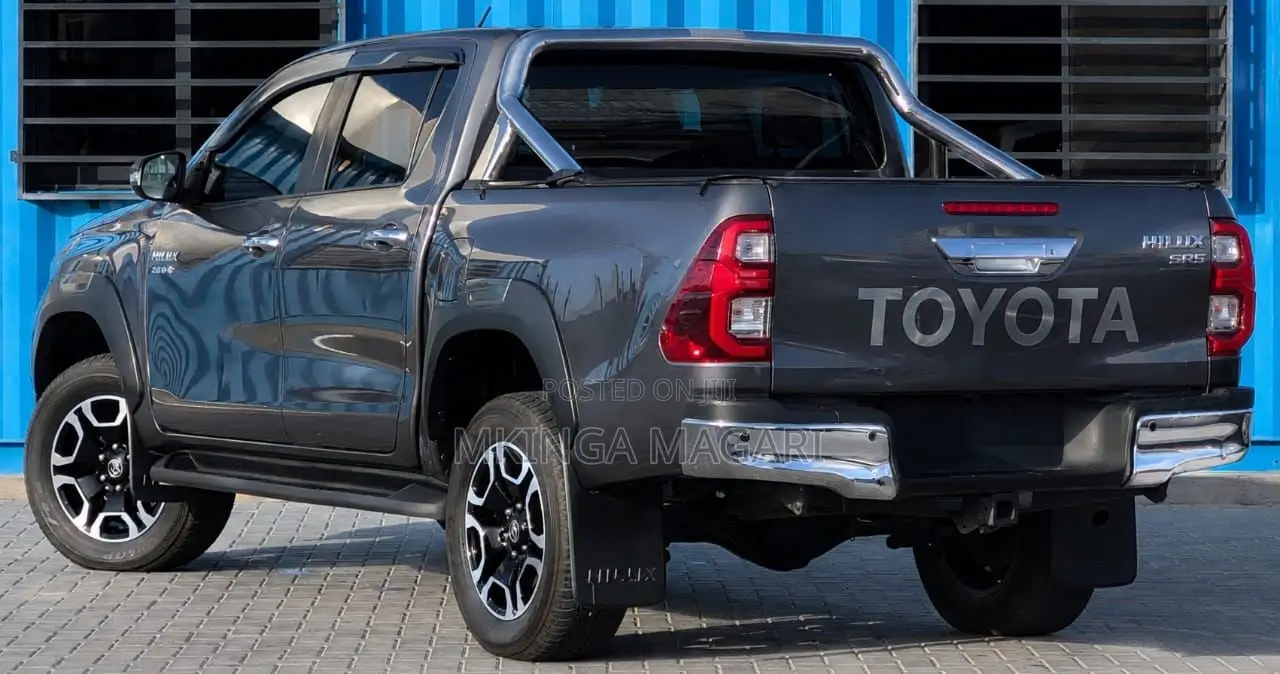 Toyota Hilux 2021 Gray