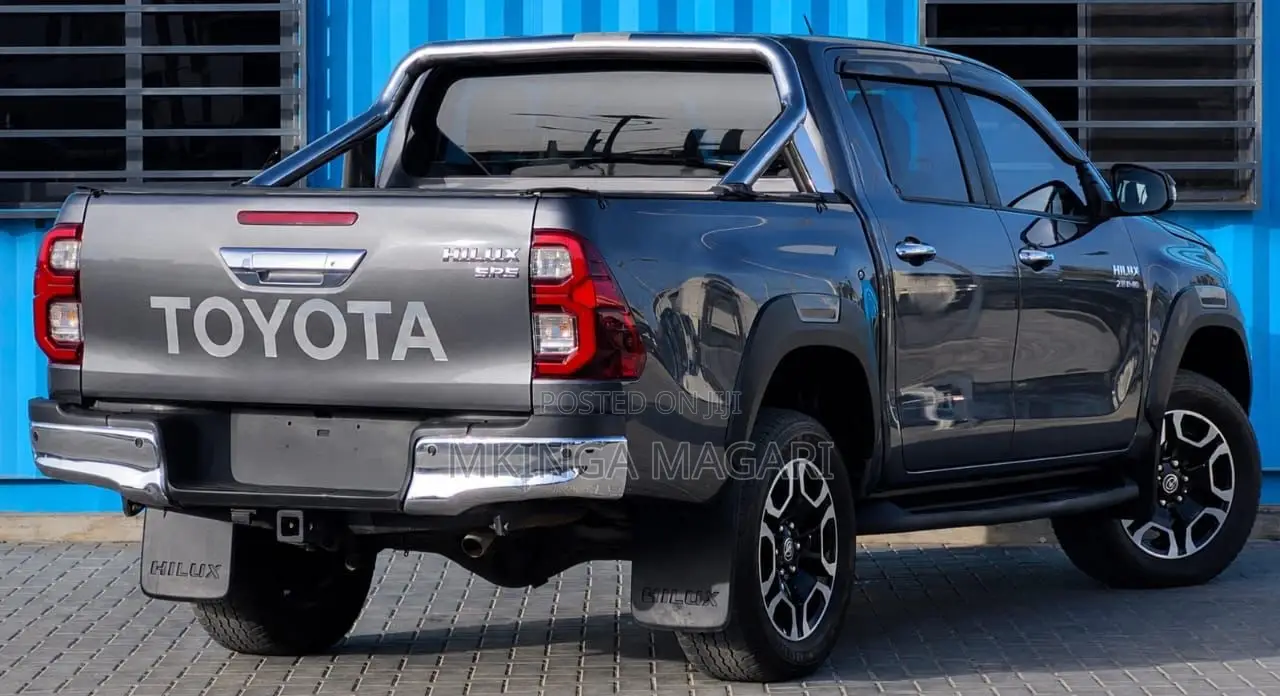 Toyota Hilux 2021 Gray