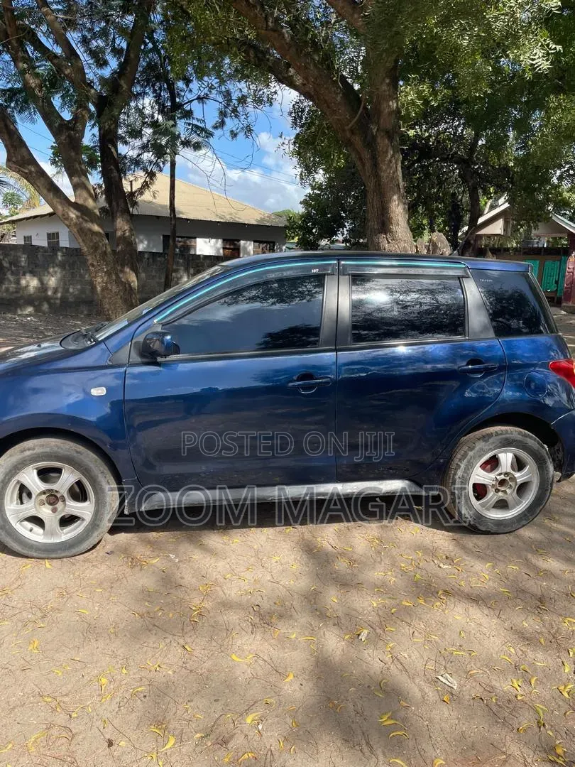 Toyota IST 2004 Blue