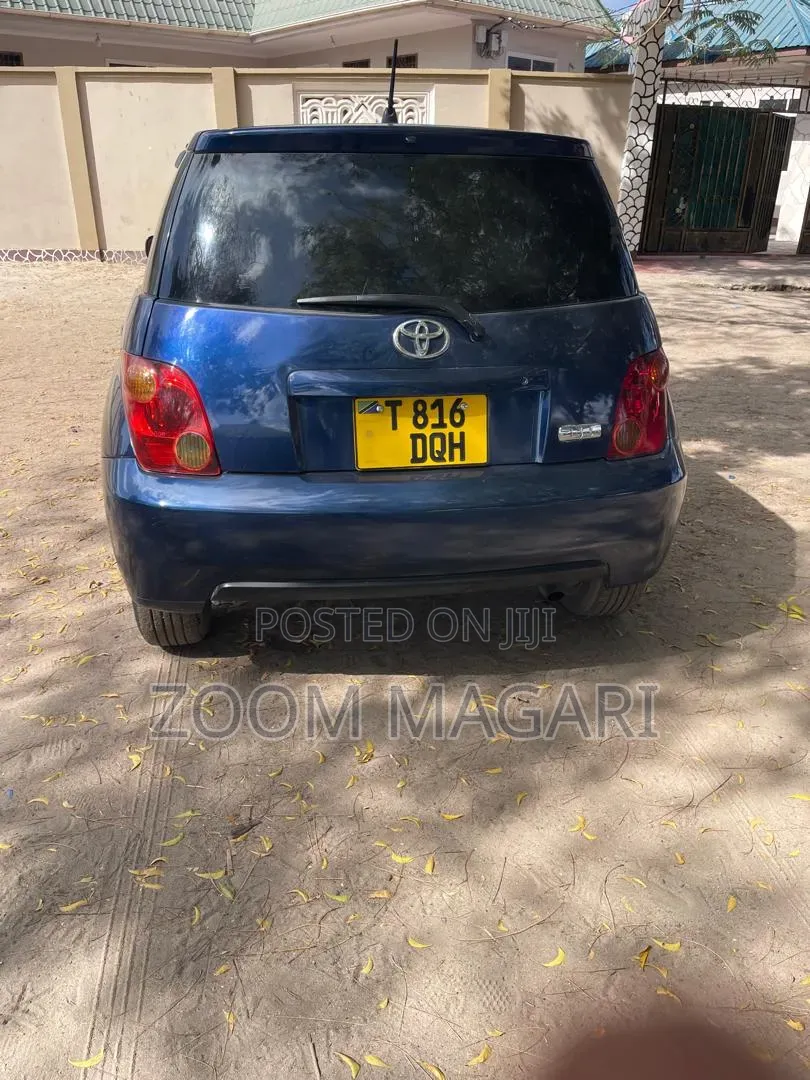 Toyota IST 2004 Blue