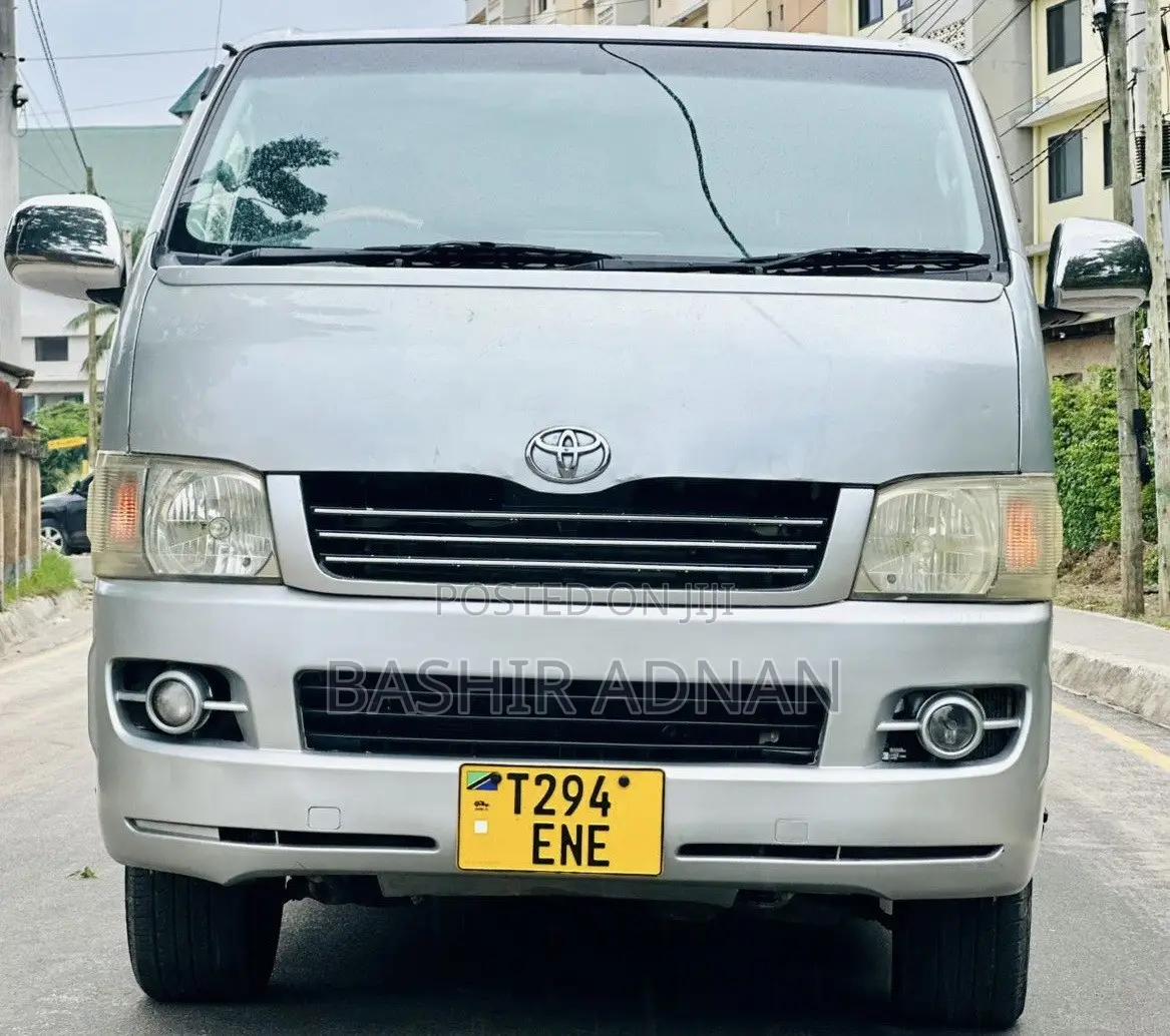 Toyota HiAce 2005 Silver