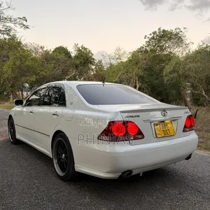 Toyota Crown 2006 White