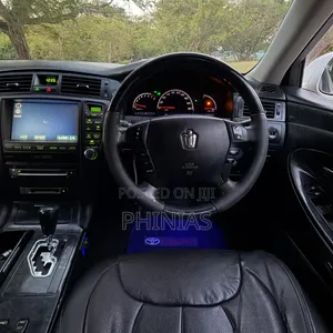 Toyota Crown 2006 White