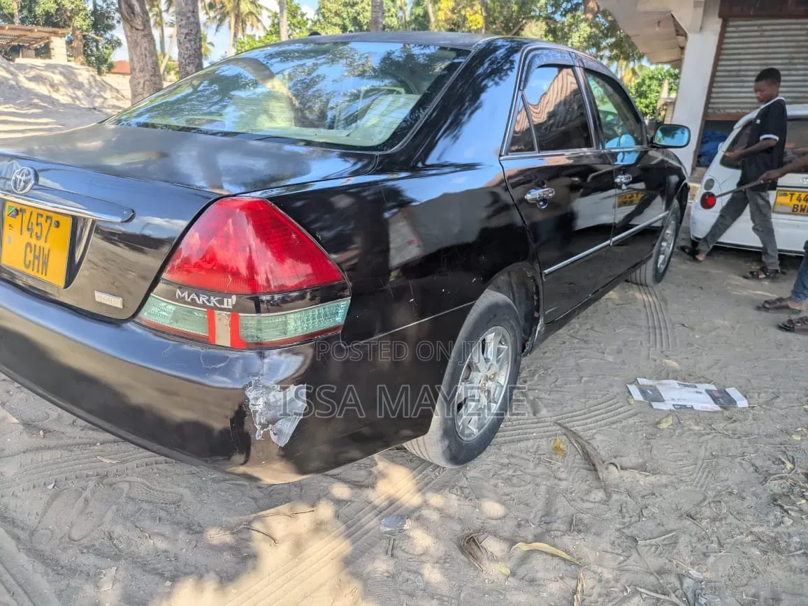 Toyota Mark II 2004 Maroon