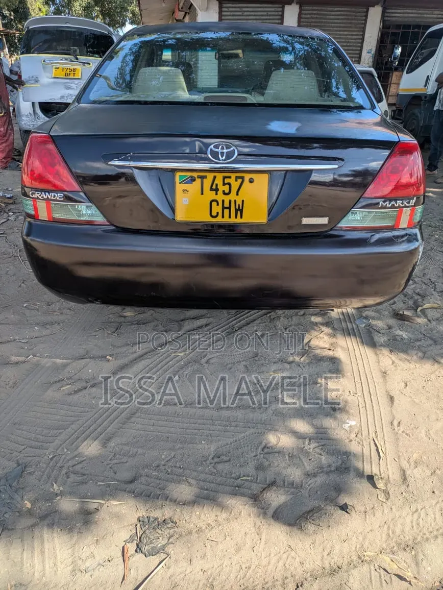 Toyota Mark II 2004 Maroon
