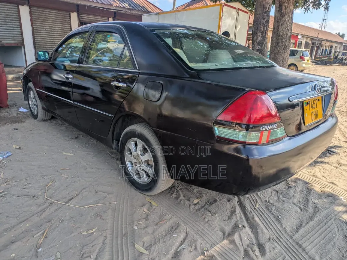 Toyota Mark II 2004 Maroon