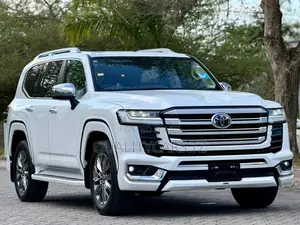 Toyota Land Cruiser 2025 White