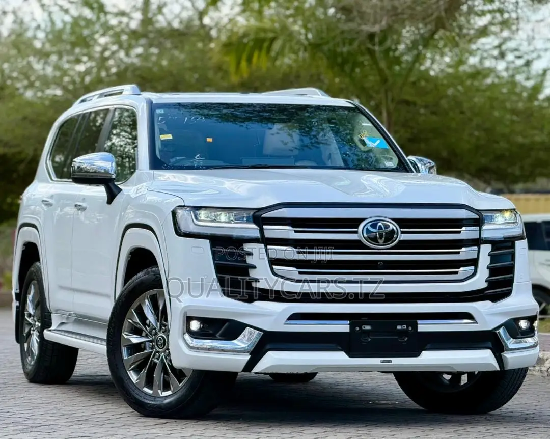 Toyota Land Cruiser 2025 White