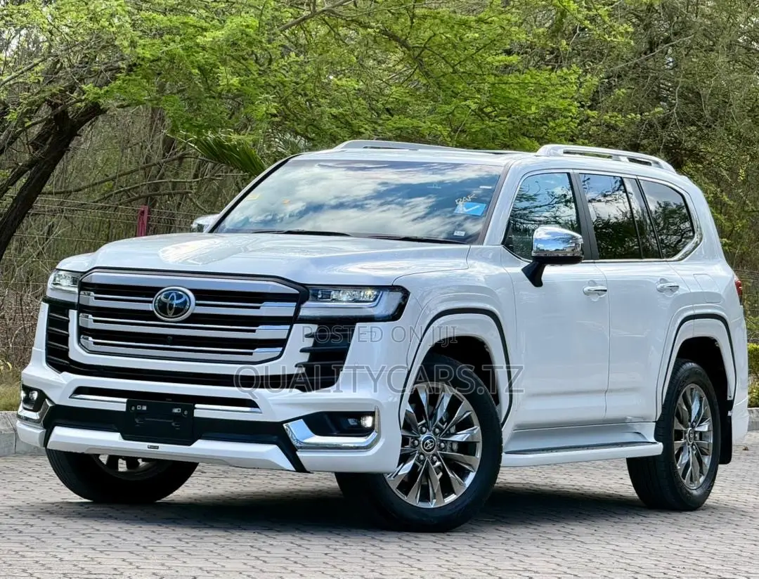 Toyota Land Cruiser 2025 White