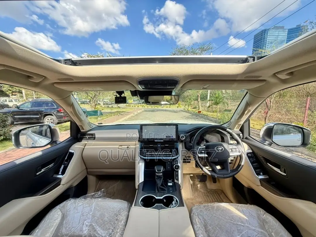 Toyota Land Cruiser 2025 White