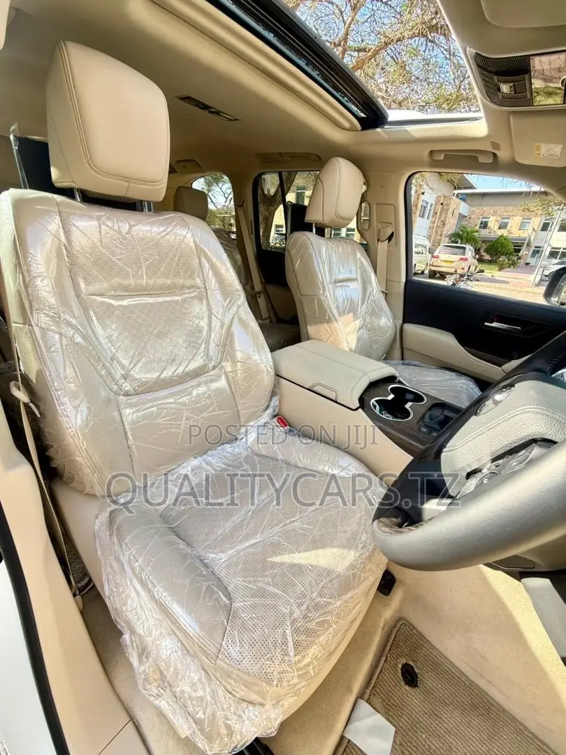 Toyota Land Cruiser 2025 White