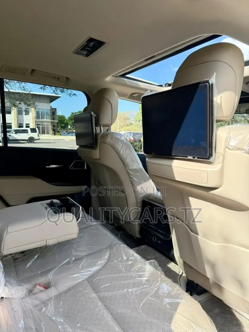 Toyota Land Cruiser 2025 White