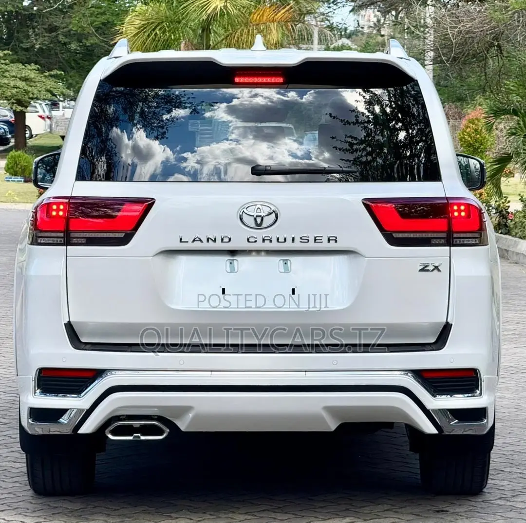 Toyota Land Cruiser 2025 White