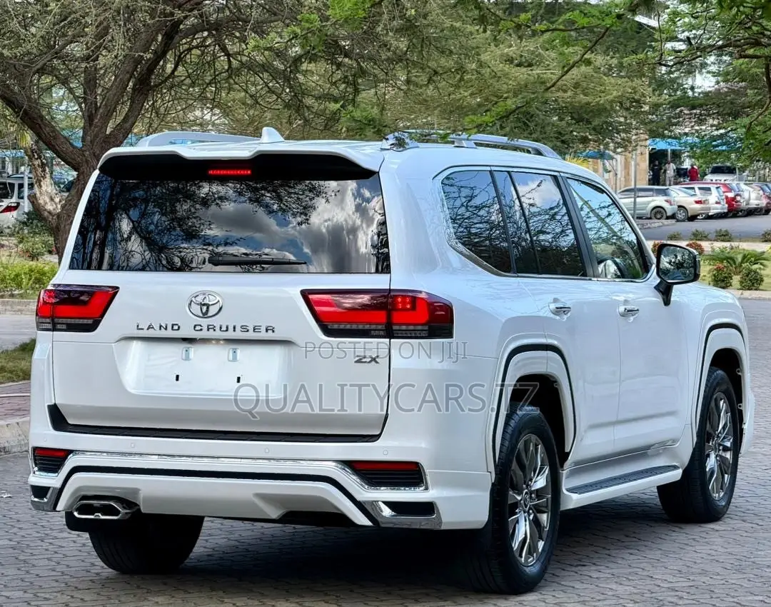 Toyota Land Cruiser 2025 White