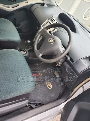 Toyota Vitz 2006 Silver