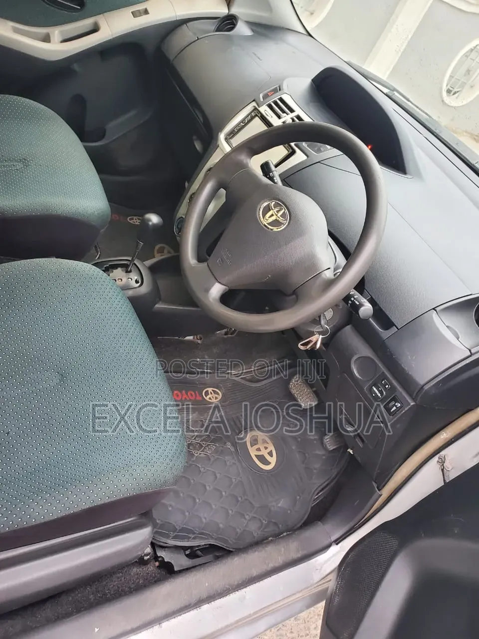Toyota Vitz 2006 Silver