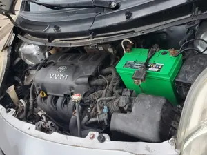 Toyota Vitz 2006 Silver