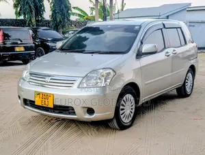 Toyota Raum 2003 Silver