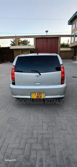 Toyota Opa 2000 Silver