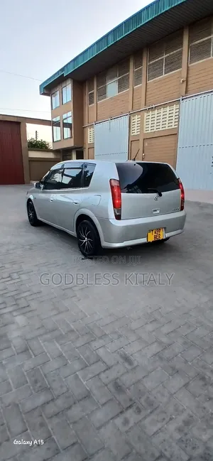 Toyota Opa 2000 Silver