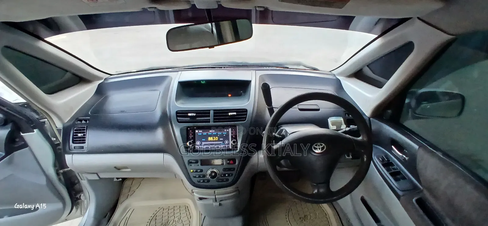 Toyota Opa 2000 Silver