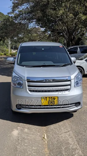 New Toyota Noah 2.0 158hp FWD (7 Seater) 2008 Silver