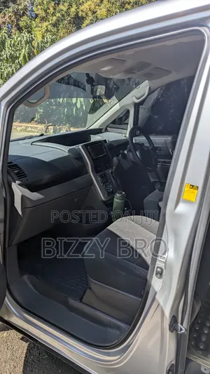 New Toyota Noah 2.0 158hp FWD (7 Seater) 2008 Silver