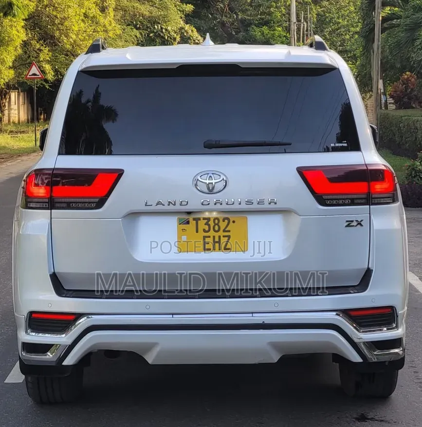 Toyota Land Cruiser 2023 White