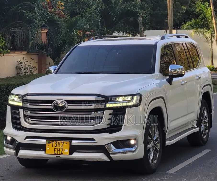 Toyota Land Cruiser 2023 White