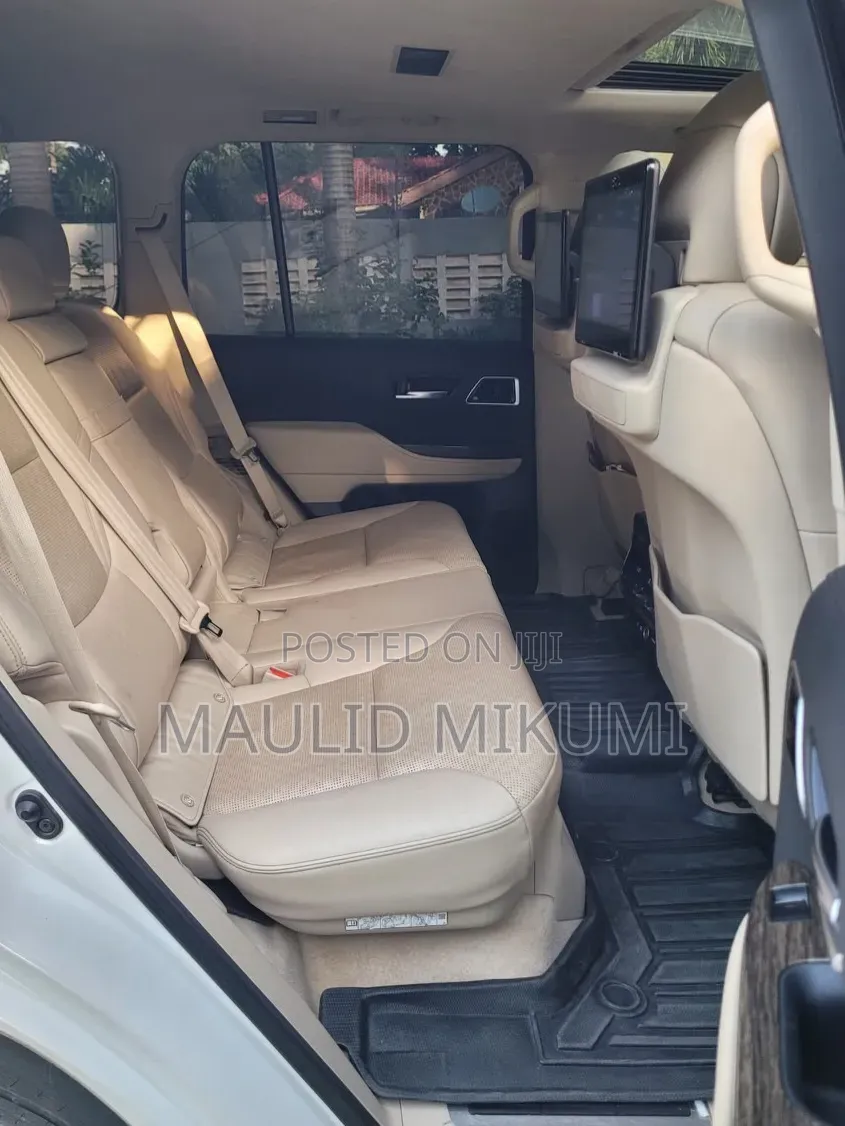 Toyota Land Cruiser 2023 White