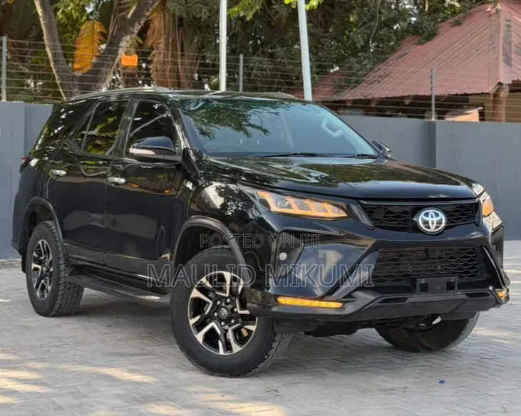 Toyota Fortuner 2018 Black