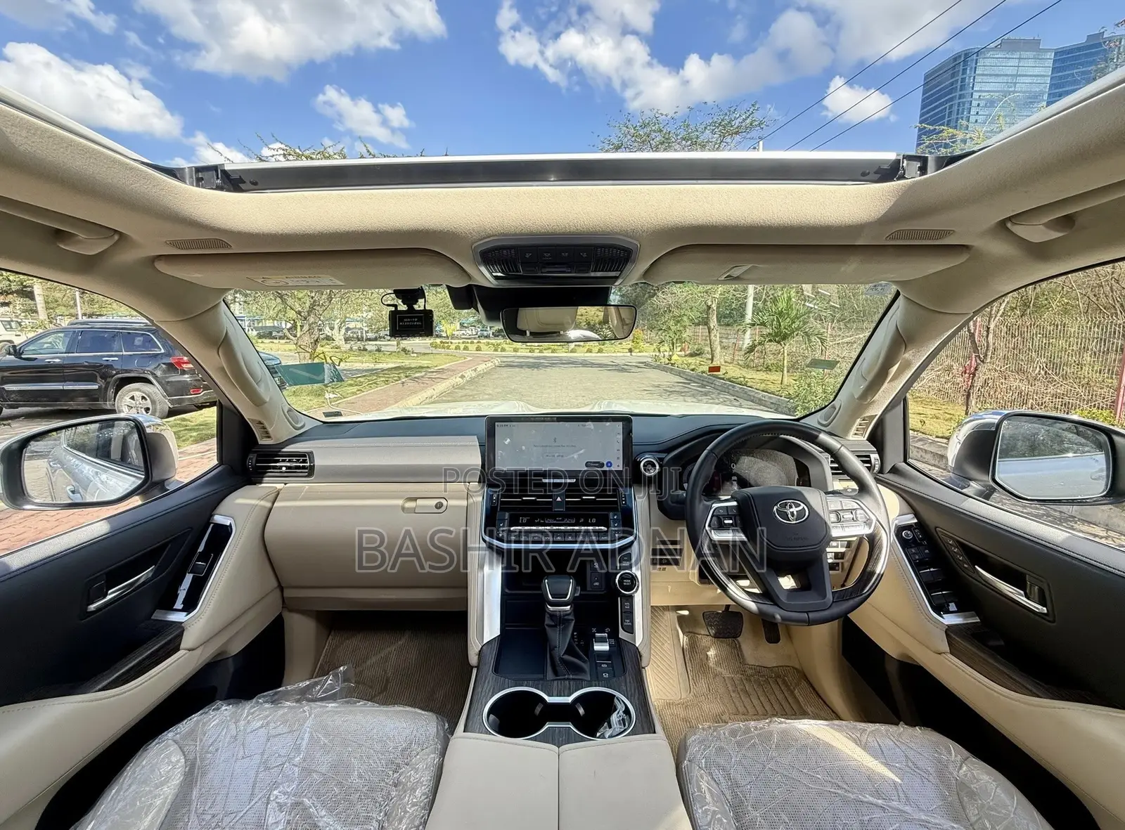 Toyota Land Cruiser LC300 2025 Pearl