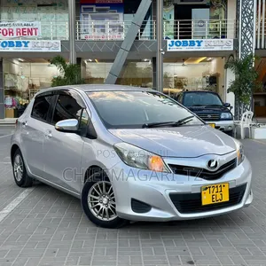 Toyota Vitz 2013 Silver