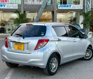 Toyota Vitz 2013 Silver